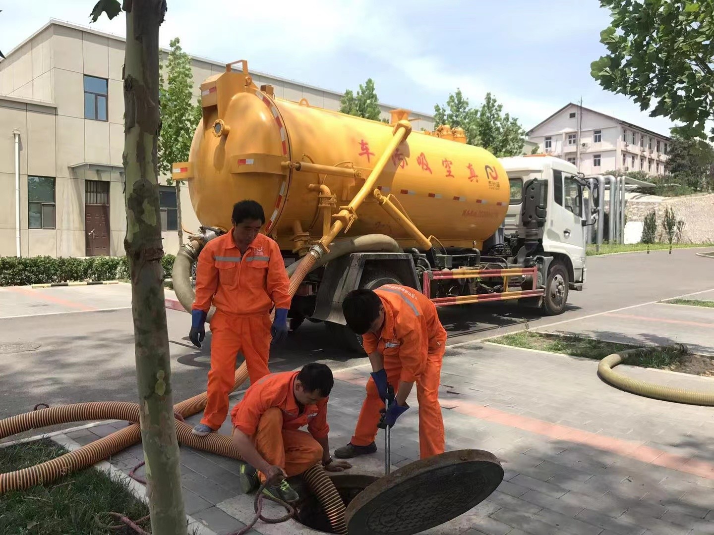 天峨化粪池清理与5-8吨吸粪车施工效率分析